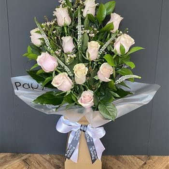 Blushing beauty dozen rose design