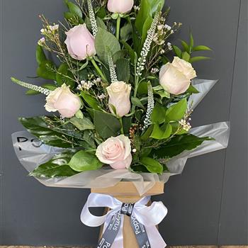 Blushing Love 6 rose design