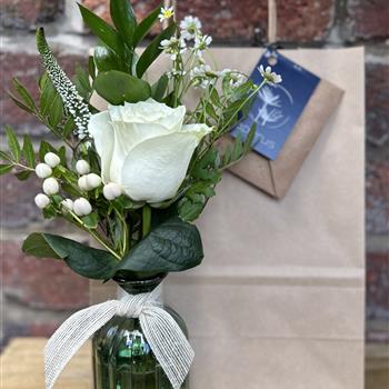 Cream treat vase 