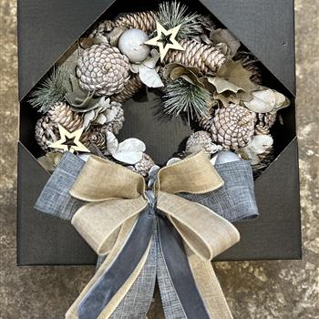 Dried wreath grey